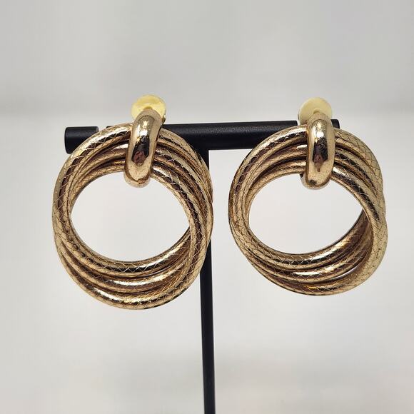 Doorknocker Circle Textured Gold Tone Clip On Earrings Statement Chunky Casual - Picture 2 of 5